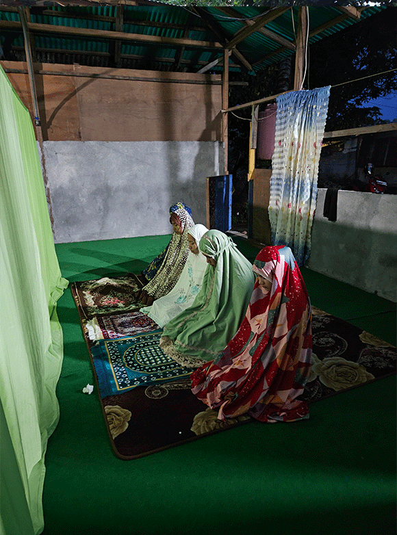 Bangun Masjid Layak Untuk Mualaf Pelosok  : Para Mualaf  Yang Hidup Sebagai Minoritas, Tak Punya Tempat Layak Untuk Beribadah - Bantubersama.com