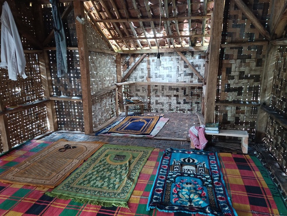 Bantu Renovasi Masjid Pelosok Mekarsari Yang Nyaris Roboh - Bantubersama.com