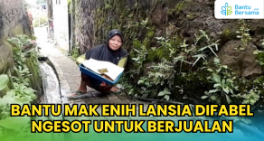Bantu Mak Enih Lansia Difabel Ngesot Untuk Berjualan